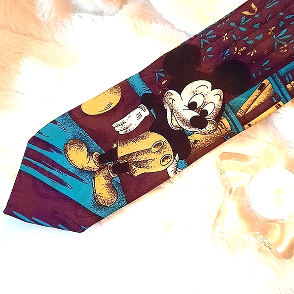 TIME OUT Silk Tie, Mickey Mouse in Library - Picture 5 of 6